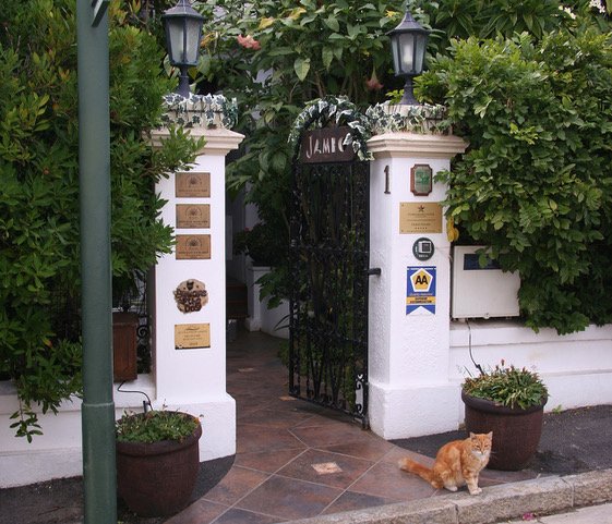 4 Bedroom Property for Sale in Green Point Western Cape